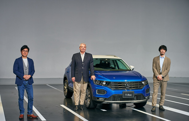 左からフリーアナウンサーの安東弘樹氏、フォルクスワーゲン グループ ジャパン株式会社 代表取締役社長 ティル・シェア氏、俳優の佐々木蔵之介氏