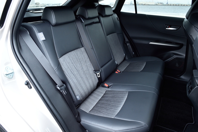 ハリアー ハイブリッド Gのシート。表皮はファブリック＋合成皮革のコンビネーション