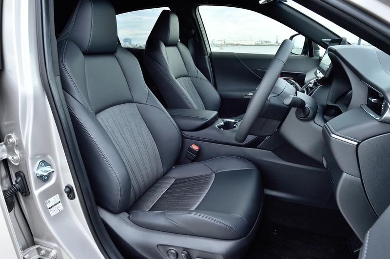 ハリアー ハイブリッド Gのシート。表皮はファブリック＋合成皮革のコンビネーション