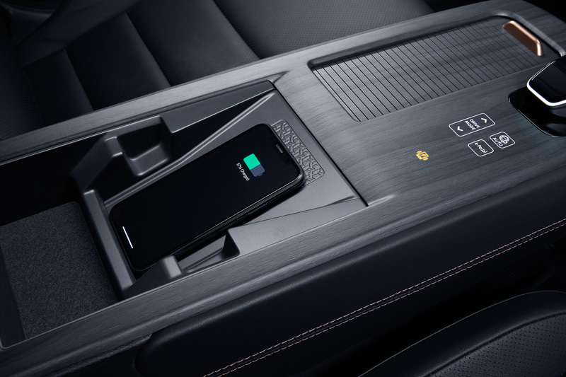 物理的なスイッチのないダッシュボードを採用するアリア