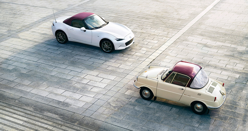 100周年特別記念車のMAZDA MX-5（欧州仕様車）とR360クーペ