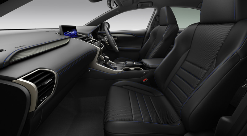 “F SPORT”専用本革スポーツシート（運転席ポジションメモリー/運転席・助手席ベンチレーション機能・ヒーター付）、シート（“F SPORT”専用ブラック・特別仕様車専用ブルーステッチ）、オーナメントパネル（“F SPORT”専用メタルフィルム）、インストルメントパネル・ステアリング・シフトブーツ・センターコンソール・ドアトリムなど（特別仕様車専用ブルーステッチ）