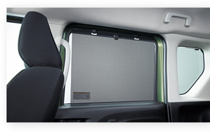 「リアロールサンシェード」