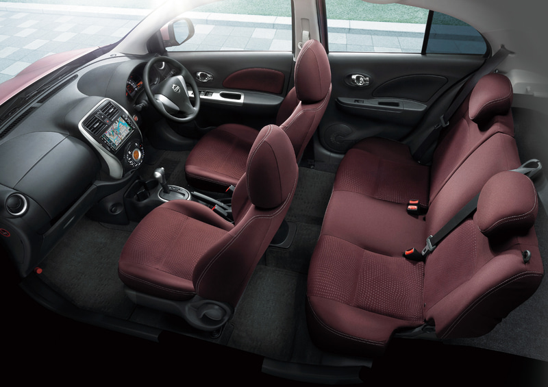 Gの内装（内装色：プラム）