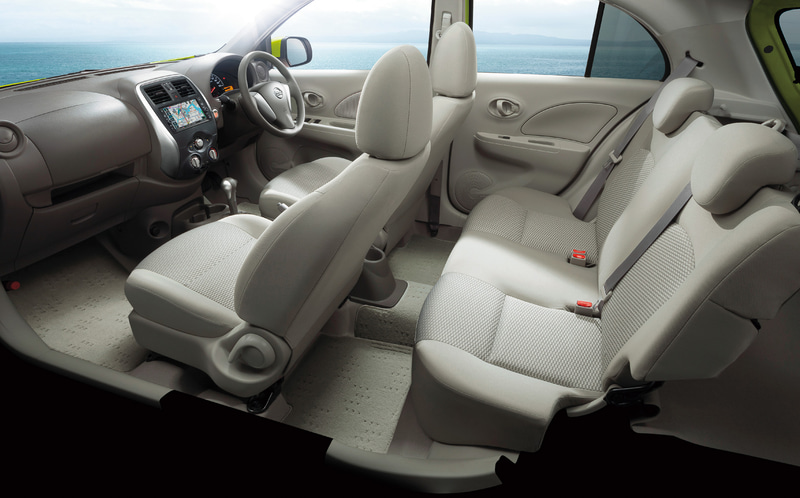 X Vセレクションの内装（内装色：ナチュラルグレー）