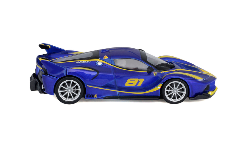 「FXX K」（世界先行発売カラー）