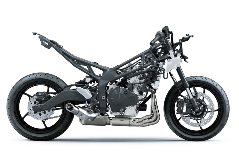 クラス初装備のSFF-BPフロントサスペンション、 ホリゾンタルバックリンクリヤサスペンション