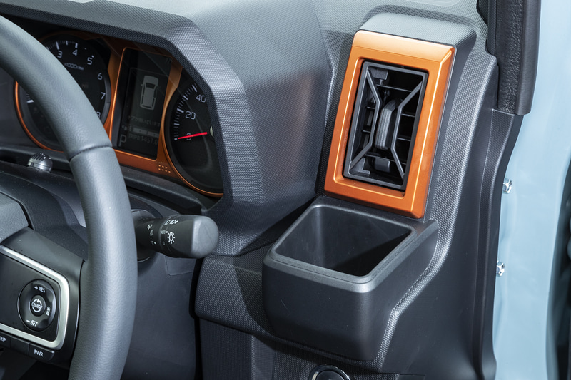 運転席、助手席前のカップホルダー