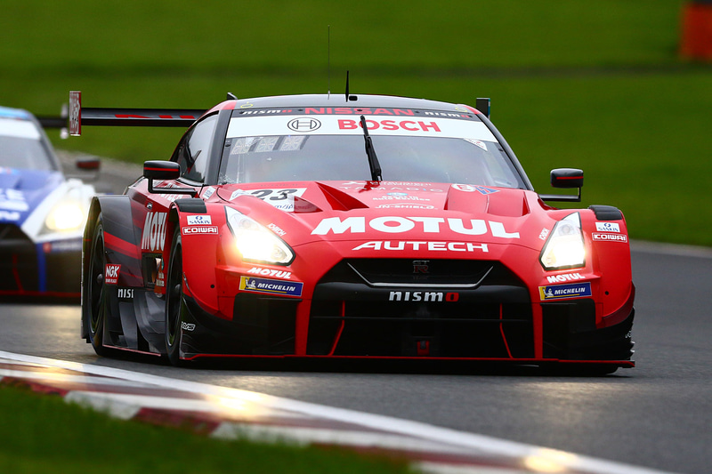 日産のエースとなる23号車 MOTUL AUTECH GT-R（松田次生/ロニー・クインタレッリ組、MI）は11位