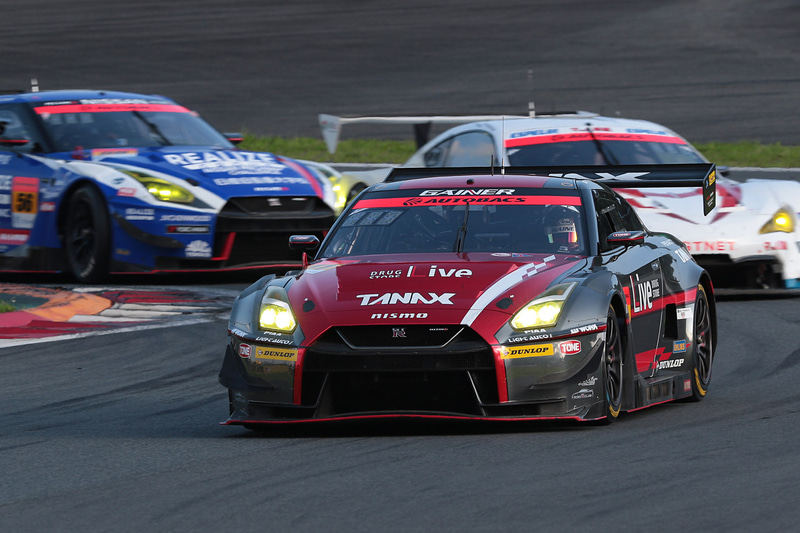 2位は11号車 GAINER TANAX GT-R（平中克幸/安田裕信、DL）