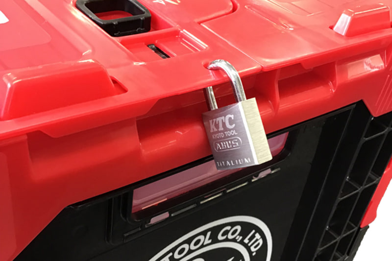 別売りの南京錠でロックすることもできる