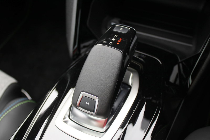 プジョー独特のATシフトレバー