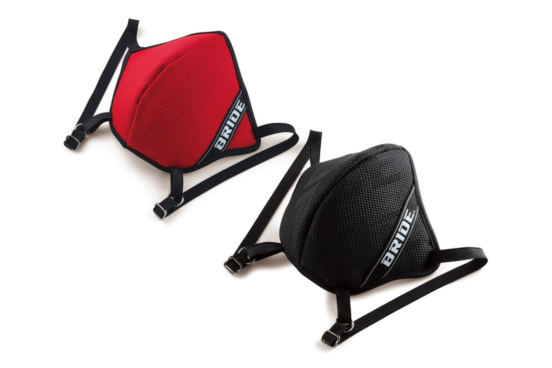 レッドが追加されたことで、カラーラインアップはブラックと2色展開に