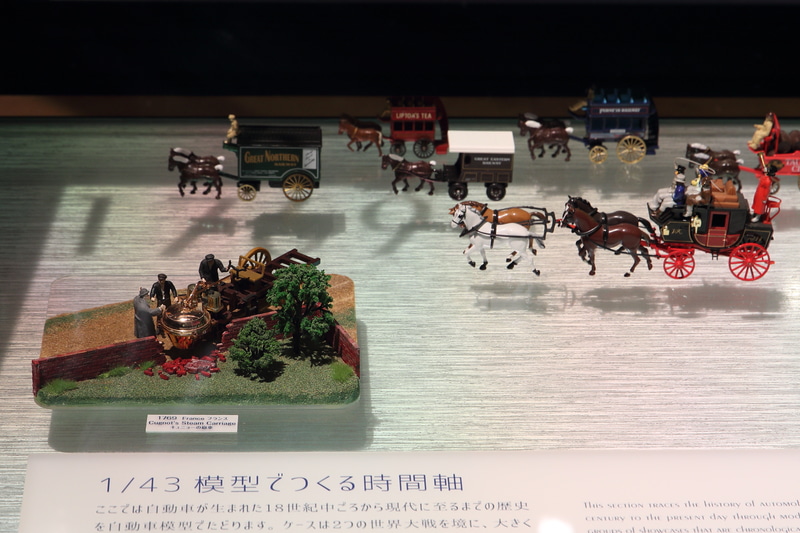 キュニョーの砲車（1769年 フランス）から始まる模型群。周りに見える同時代の模型はまだ馬車ばかり