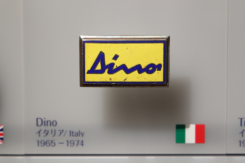 有名なこのバッチが使われたのはたった10年間だそうです