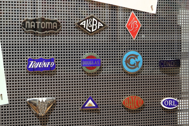 トヨタ博物館でも正体がわからないバッチもあるそうです。知っている方、何らかの情報を持っている方はスタッフまで知らせてほしいとのことです