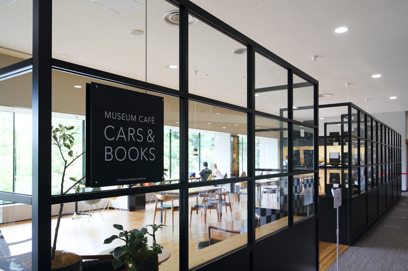 ミュージアムカフェ「CAR&BOOKS」（1F）