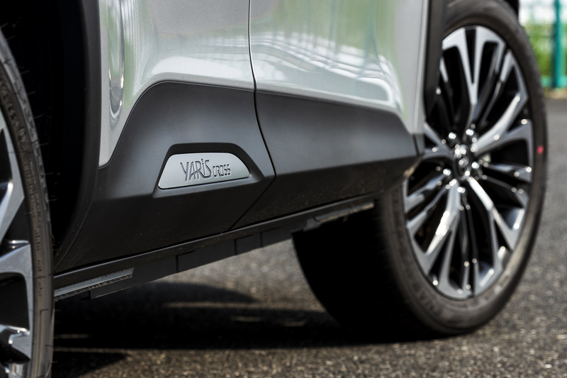 車名バッヂが付く