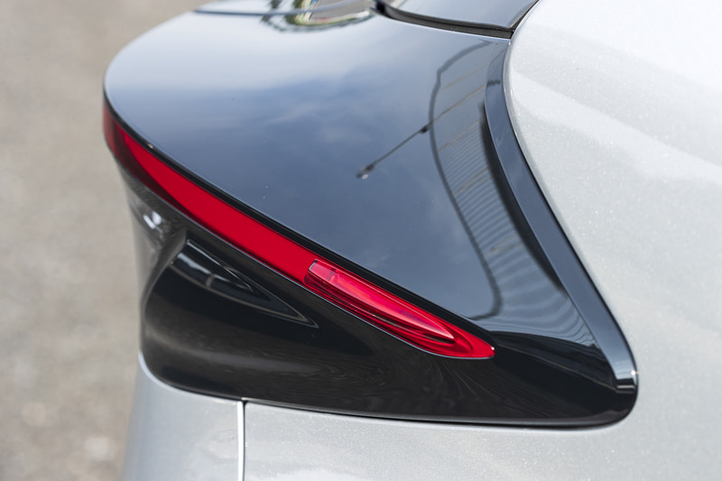 リアコンビランプサイドにもエアロスタビライジングフィンを装備