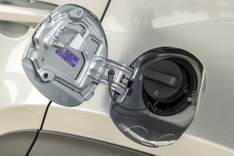 燃料は無鉛レギュラーガソリン仕様