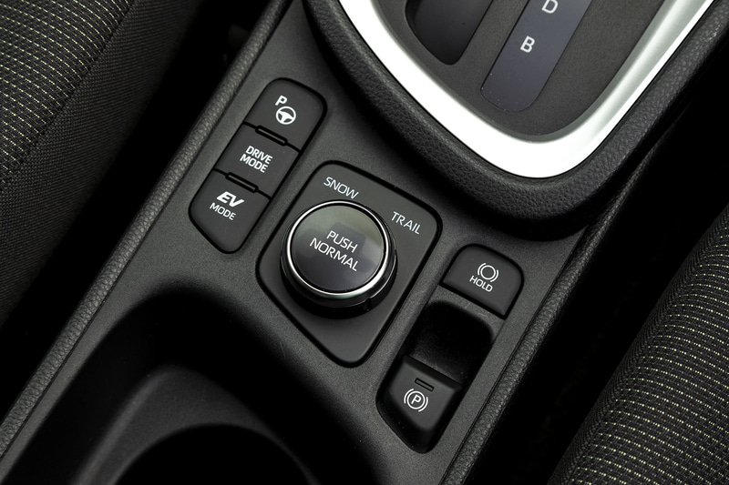 4WD車にはモードセレクトダイヤルが付く