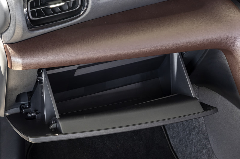 グローブボックス