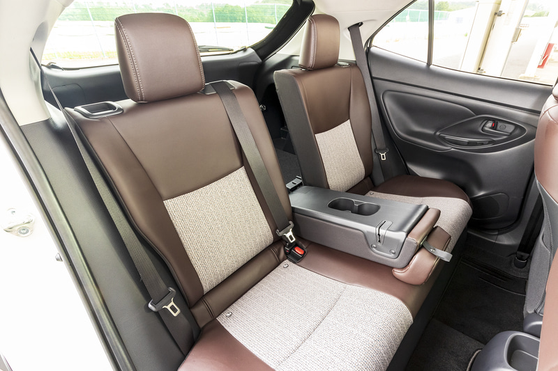 中央部はアームレストとしても利用可能