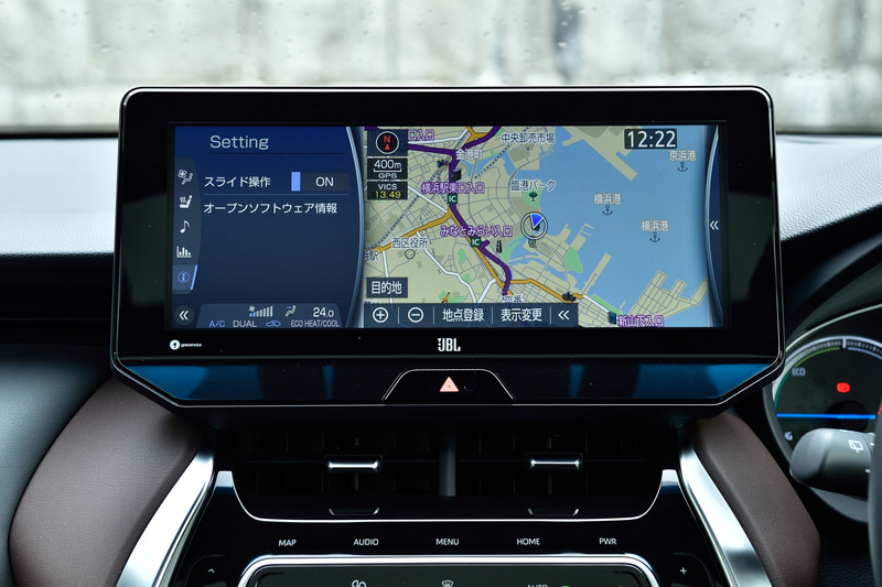 ハリアーの高級感漂う内装。グレードによってブラック、ブラウン、グレーから内装色を選べる。撮影車は12.3インチのディスプレイを持つT-Connect SDナビゲーションシステム＋JBLサウンドシステムを装着