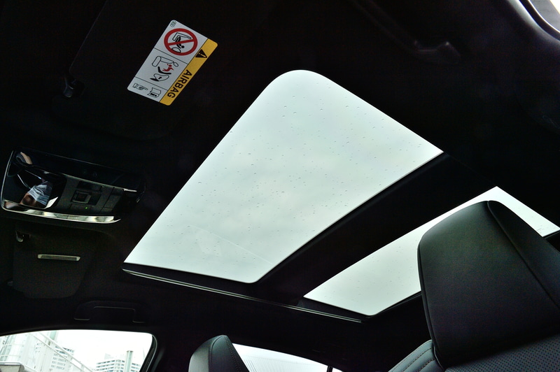 調光モード（左）と透過モード（中央）はマップランプ部分（右）のスイッチから変更可能