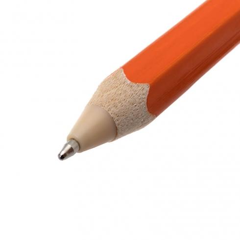 本物の木を使っているため一見鉛筆に見えるという、シトロエンらしいユーモアが感じられるボールペン