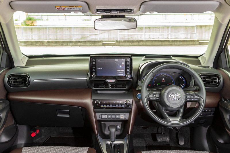 内装は上級モデルとなるHYBRID Zで、内装色はブラウン