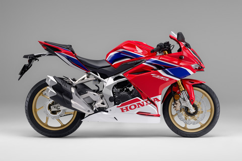 ホンダ、「CBR250RR」を一部仕様変更。新形状ピストン採用など最高出力