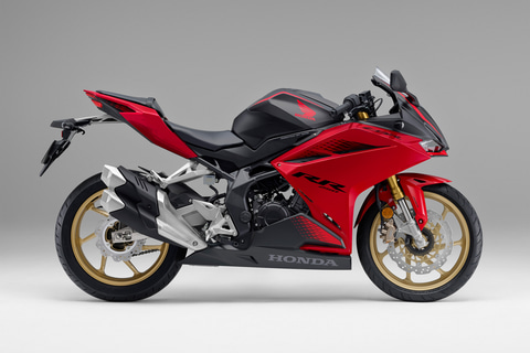 ホンダ、「CBR250RR」を一部仕様変更。新形状ピストン採用など最高出力