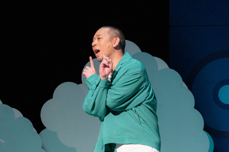 3人とも決めポーズをしながら回答