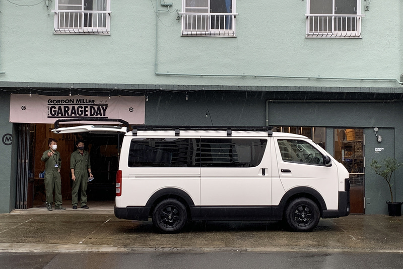 ボディは標準サイズなので取りまわしはいい。クルマを中心にしたアウトドアベースを作る際に便利なサイドオーニングのオプションもある