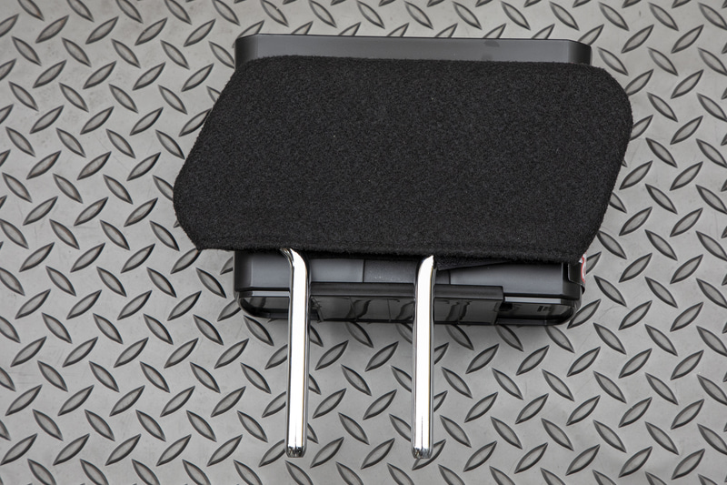 セパレーターにあわせてみた。ゴミ箱の長さが約22cm、高さも約22cm、厚みが約12cmと引っかけるにはちょうどいいサイズだった