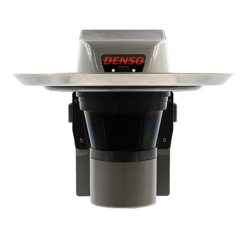 新型2Dレーザー式踏切障害物検知装置と設置例（イメージ）