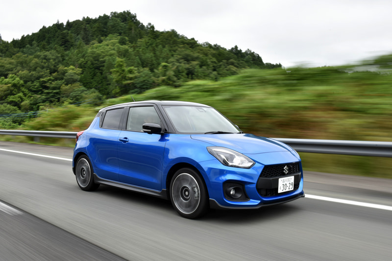 ボディサイズ：3890×1735×1500mm（全長×全幅×全高）、ホイールベース：2450mm、車重：990kg（MTは970kg）