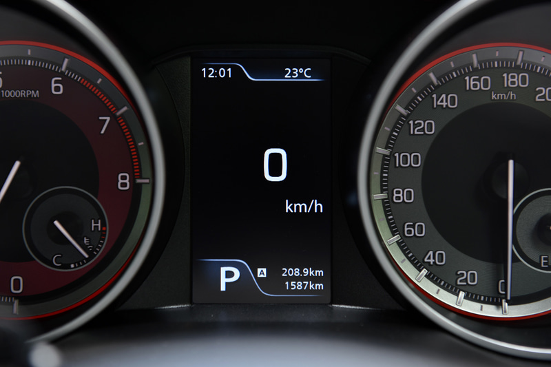 デジタル車速表示が新たに追加された