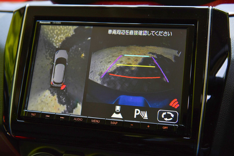 全方位をセンサーで検知し、距離によって色を変えながら警告を行なってくれる