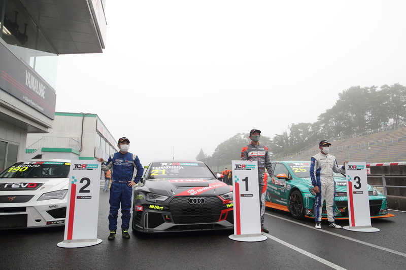 レースを制したのはアウディの篠原選手。クプラの一条選手、ゴルフの松本選手と続く。いずれも共通のプラットフォームを持つフォルクスワーゲングループのマシンだ