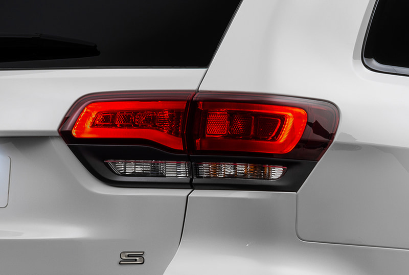 エンジンはV型6気筒DOHC 3.6リッター。最高出力290PS/6400rpm、最大トルク347Nm/4000rpm、トランスミッションは電子制御式8速AT。ボディサイズは4880×1945×1825mm（全長×全幅×全高）、ホイールベース2915mm、車両重量2190kg