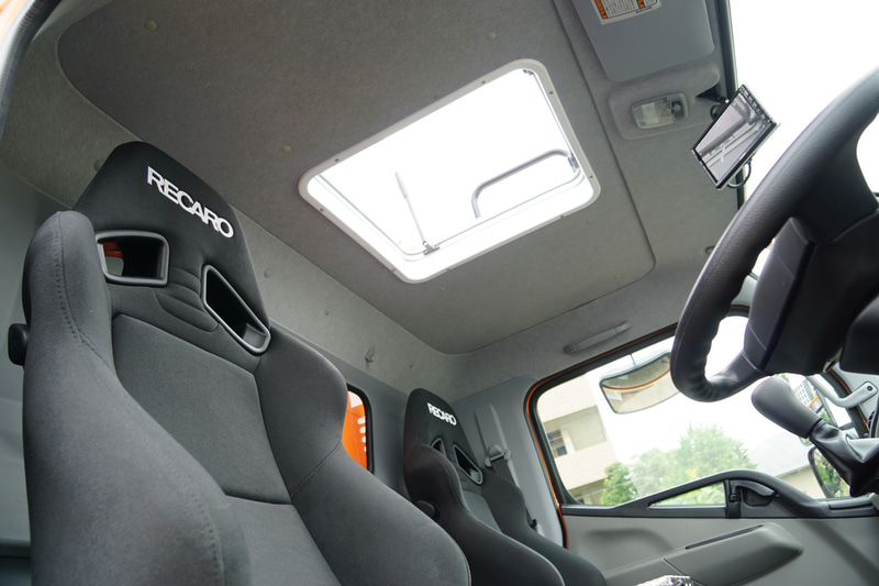 キャビンから天井へアクセスすることもできる