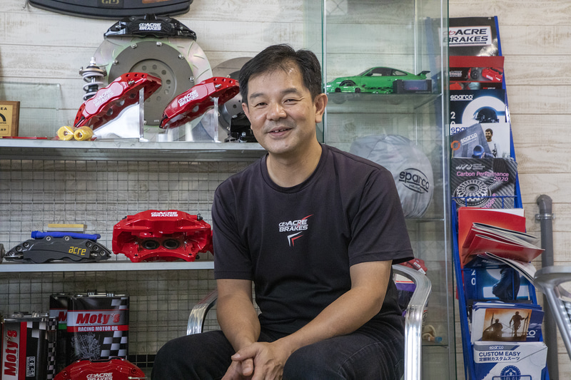 こちらは株式会社アクレの広報・営業担当の濱田氏。ディスクローターのオーダー受付担当者でもある