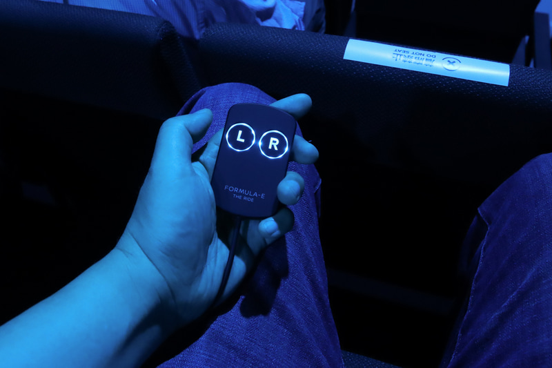 「FORMULA E THE RIDE」ではフォーミュラEのドライバー視点を体感。コントローラーでコンテンツに参加できる