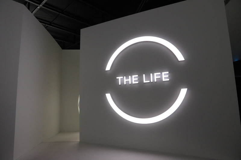 ハンズフリー・ラブとコネクティッド・ファミリーが上映される