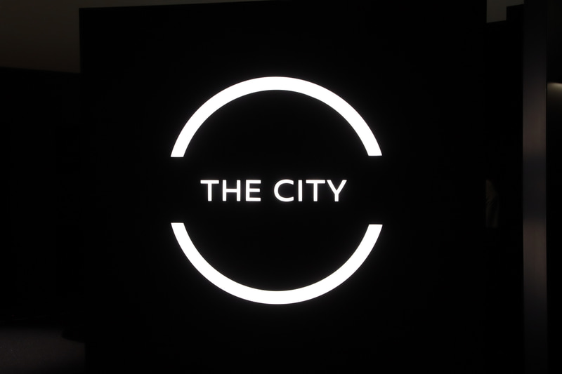 事故のない交通社会と、活性化する街という2つのテーマをインスタレーションで表現する「THE CITY」