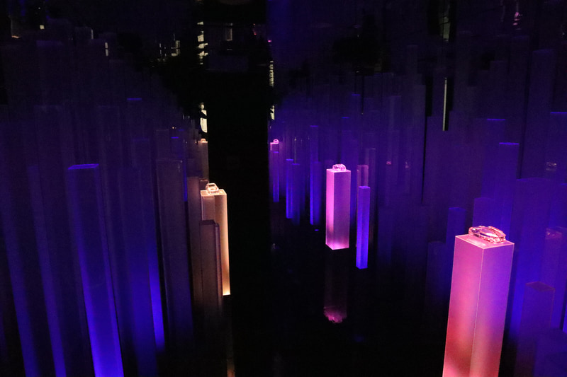 ROOM2には光る柱