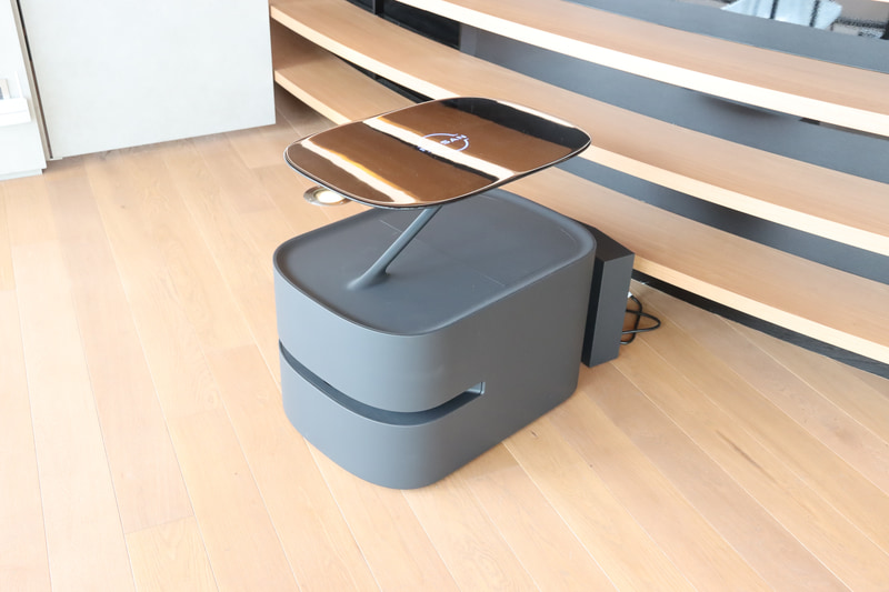 給仕が終わると自動でベースに戻って充電