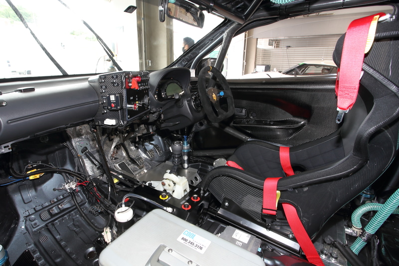 GRヤリスのコクピット。耐久レースへ向けた装備が施されている